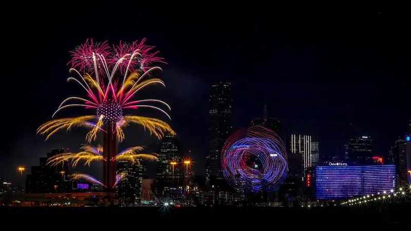 Dallas, Texas: the fairground lit up at night