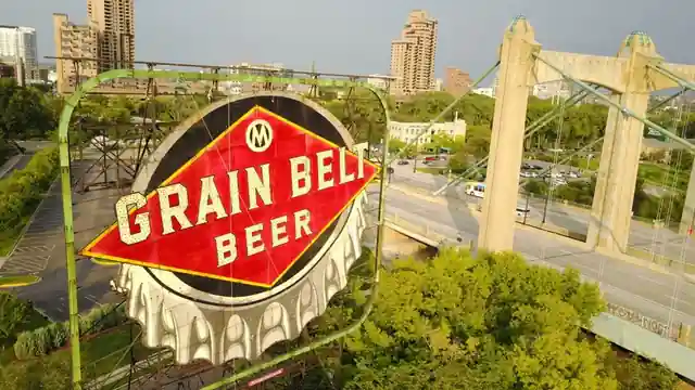 Minneapolis, Minnesota: the Grain Belt sign and the Hennepin Avenue Bridge