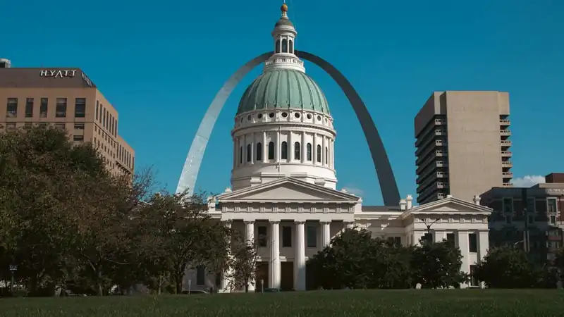 St. Louis, Missouri: the Gateway Arch and the Old Courthouse