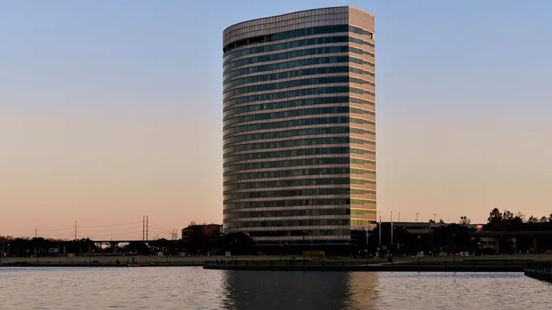 Sugar Land, Texas: an office tower on the water