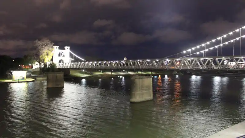 Waco, Texas: the suspension bridge at night